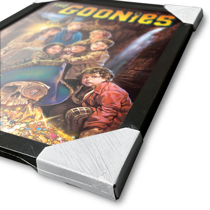The Goonies - One Sheet Collector Print (inramad) - Pyramid