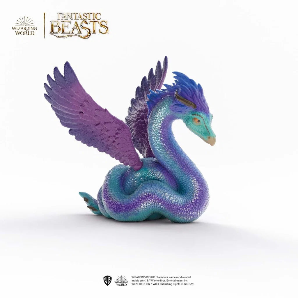 Schleich Occamy figur med lila vingar, turkosa fjäll och gul blick, magisk varelse från Wizarding World.