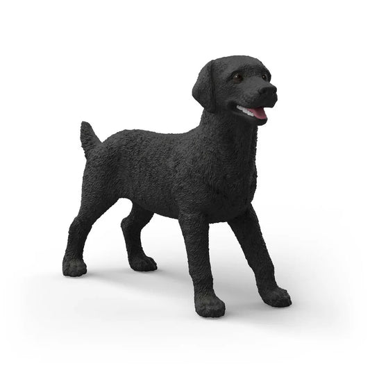 Schleich svart Labrador Retriever tik figur med glänsande svart päls och vänligt uttryck, realistisk modell av labrador.