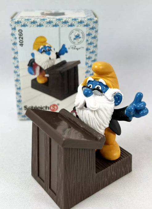 Schleich - Super Smurfs: Skolrektorn med Skrivbord