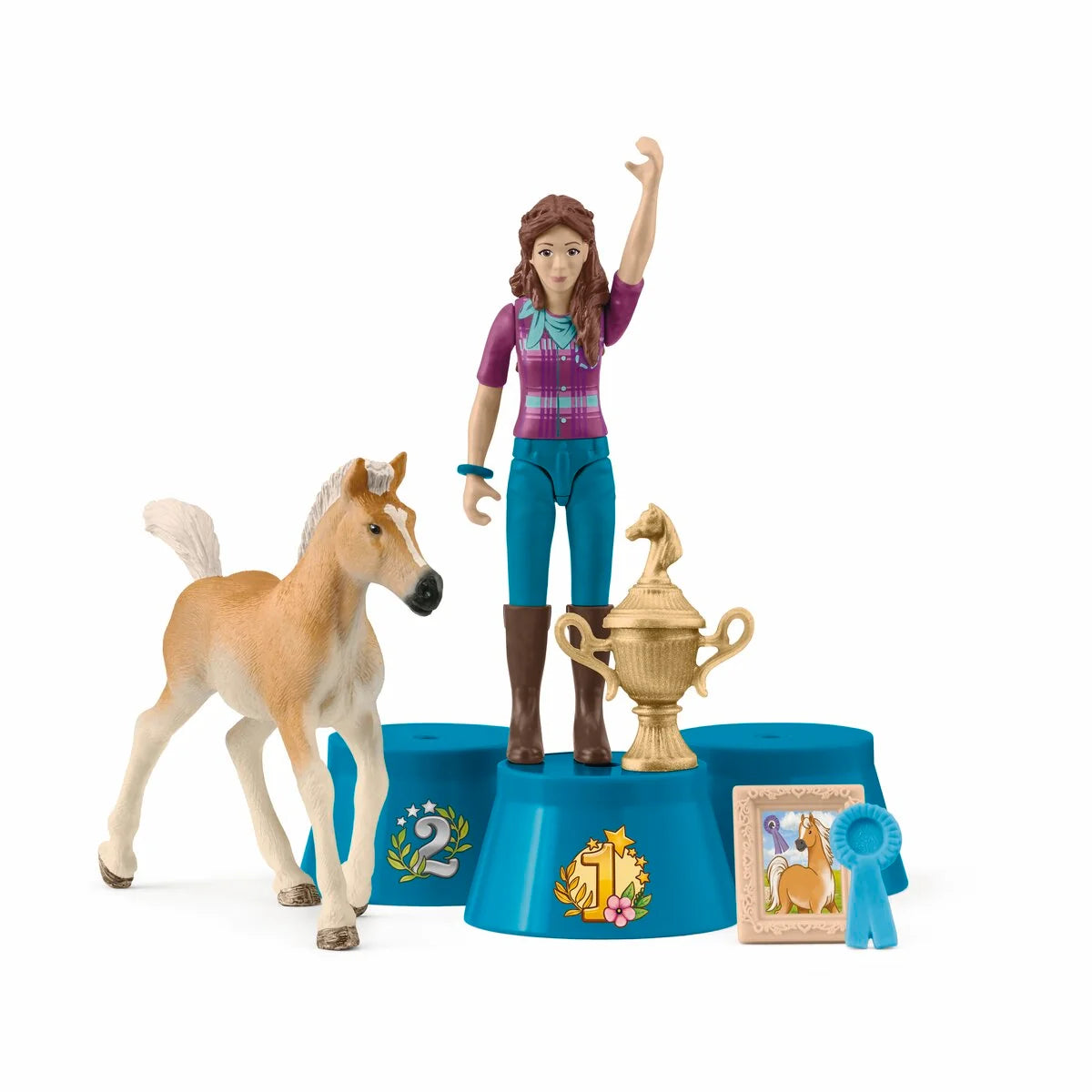 Schleich Prisutdelning efter tävlingen med Lisa, haflingerföl, prispall, pokal, rosett och tillbehör från HORSE CLUB POCKET SET.