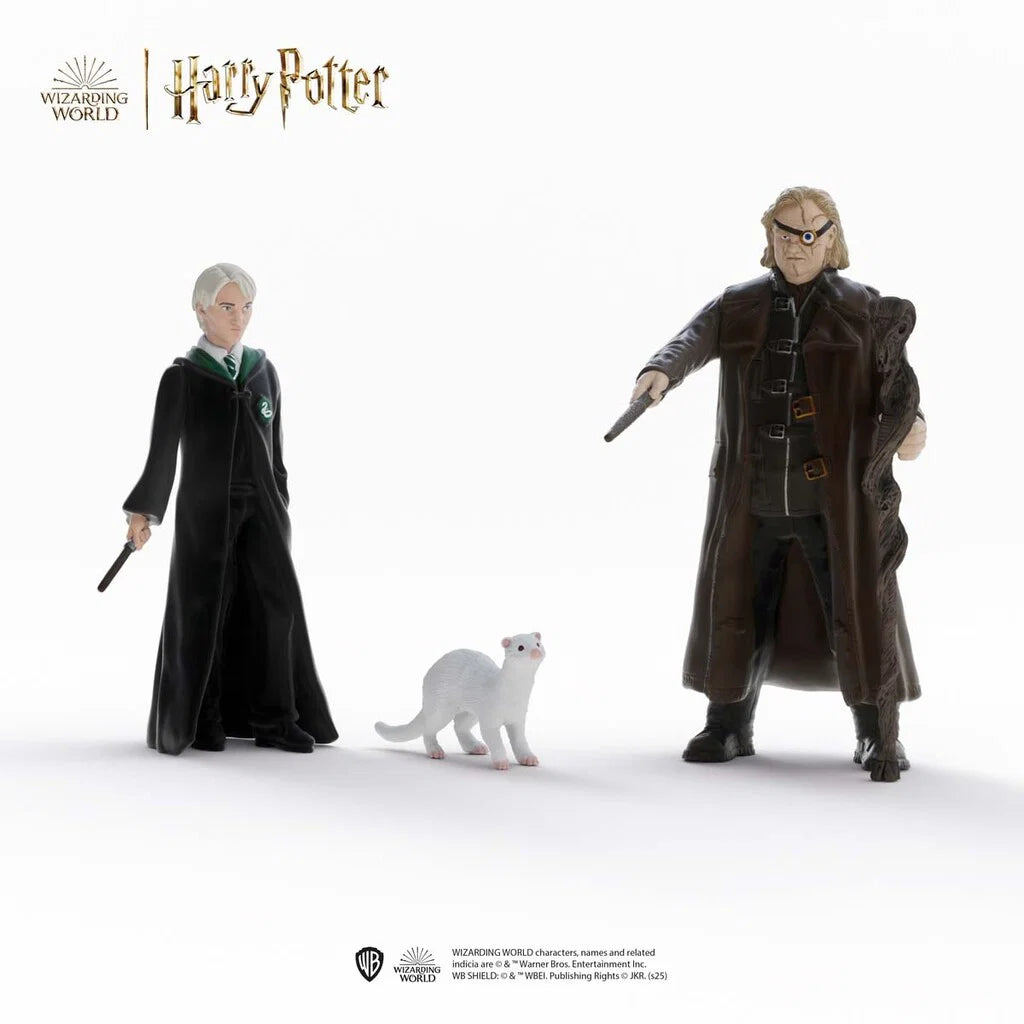 Schleich Harry Potter figurset med Monsterögat Moody, Draco Malfoy och vit iller, detaljrika samlarfigurer från trollkarlsvärlden.
